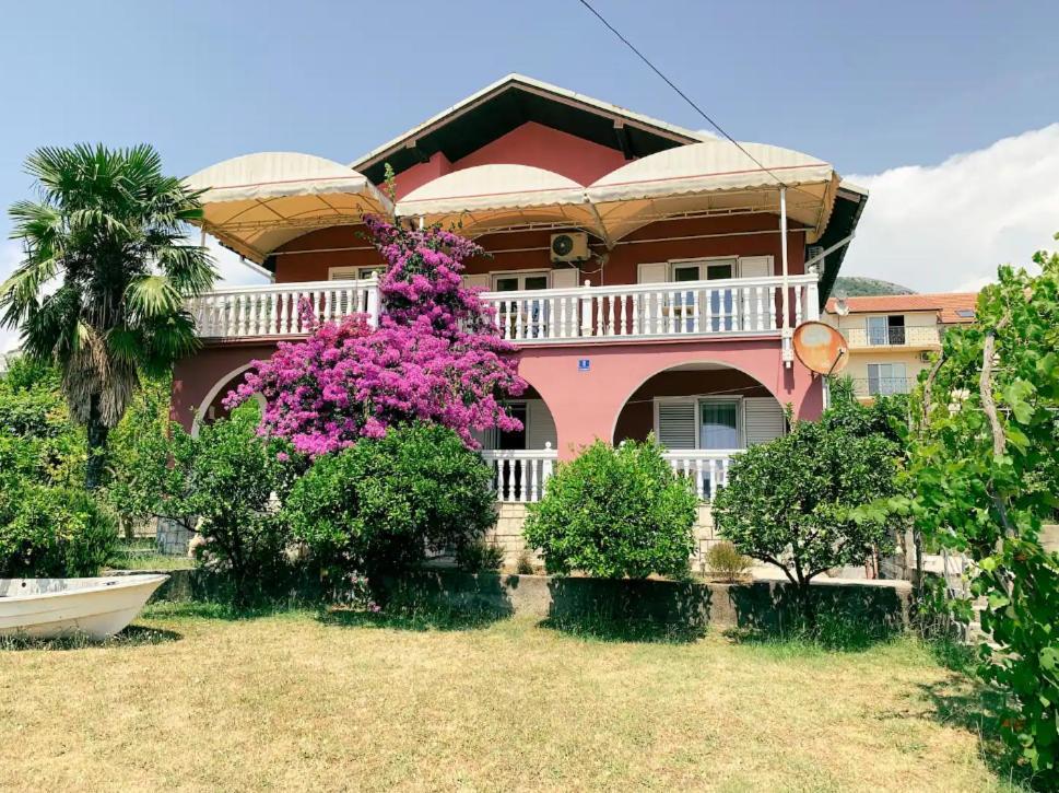 Peaceful, Cosy Tivat Guesthouse Eksteriør bilde