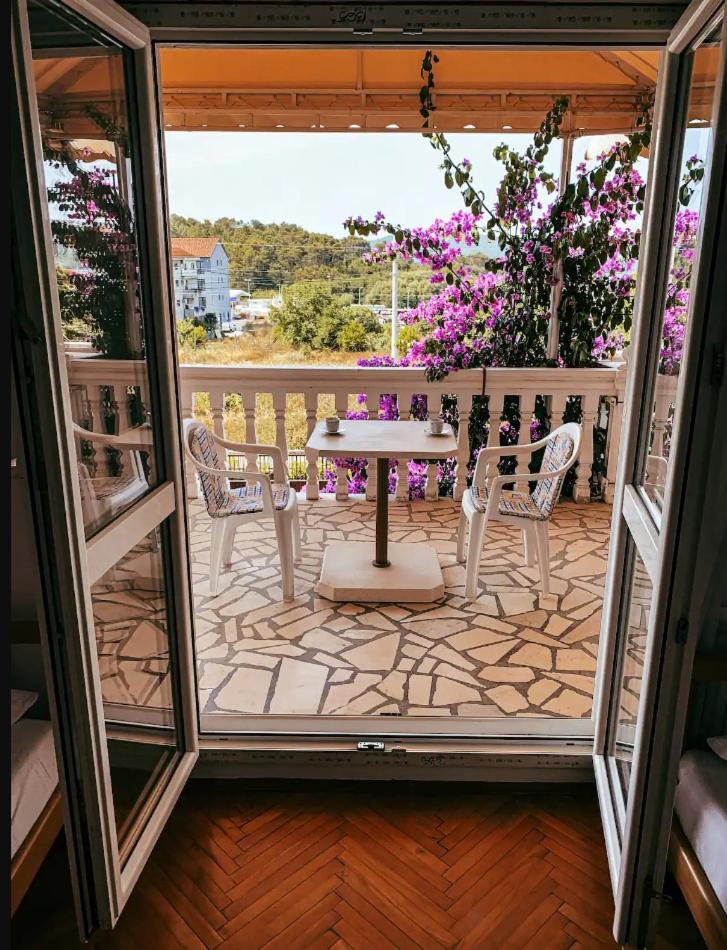 Peaceful, Cosy Tivat Guesthouse Eksteriør bilde